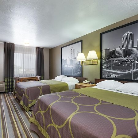 ซูเปอร์ 8 บาย วินด์แฮม เบอร์นาลิลโล Hotel ภายนอก รูปภาพ
