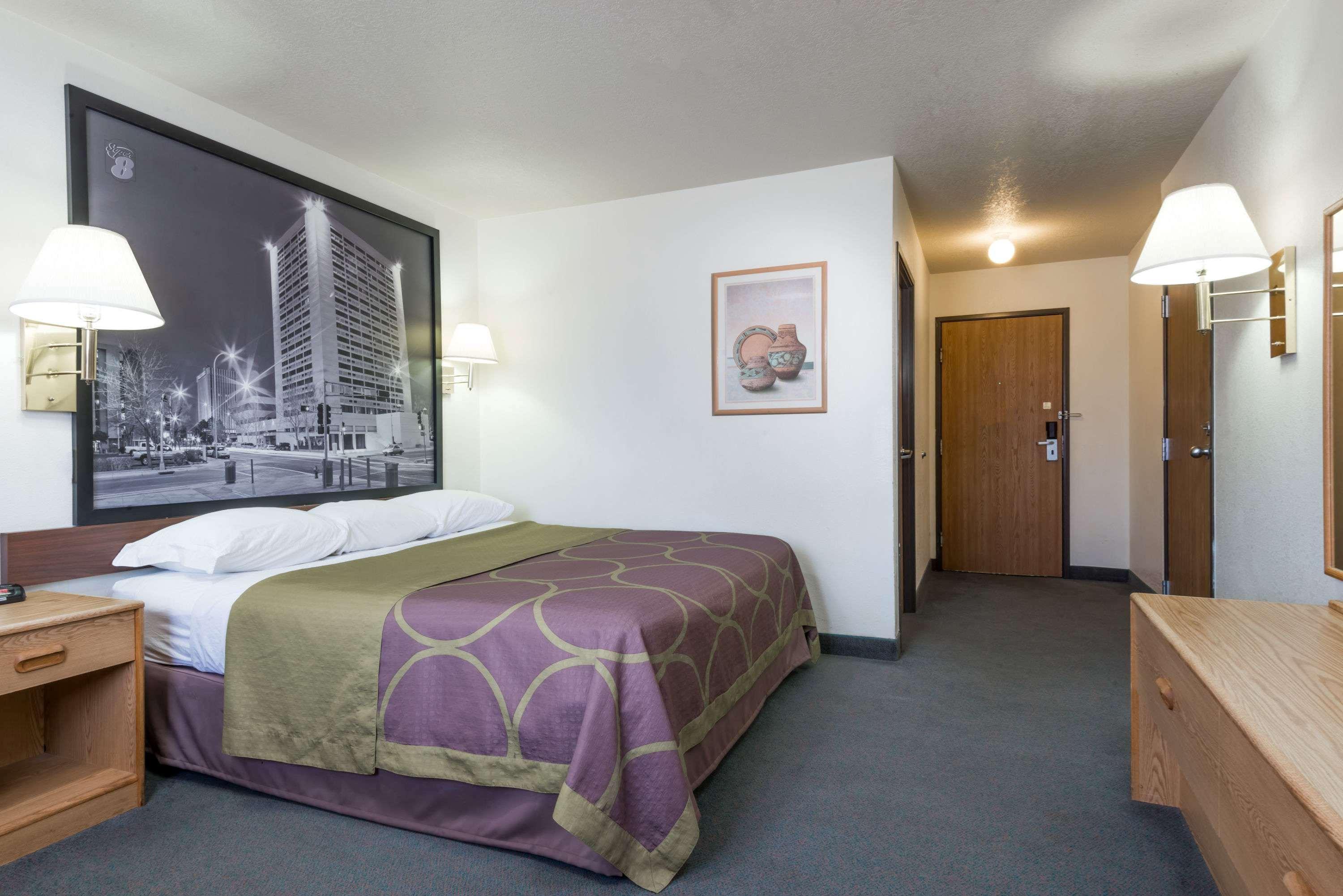 ซูเปอร์ 8 บาย วินด์แฮม เบอร์นาลิลโล Hotel ภายนอก รูปภาพ