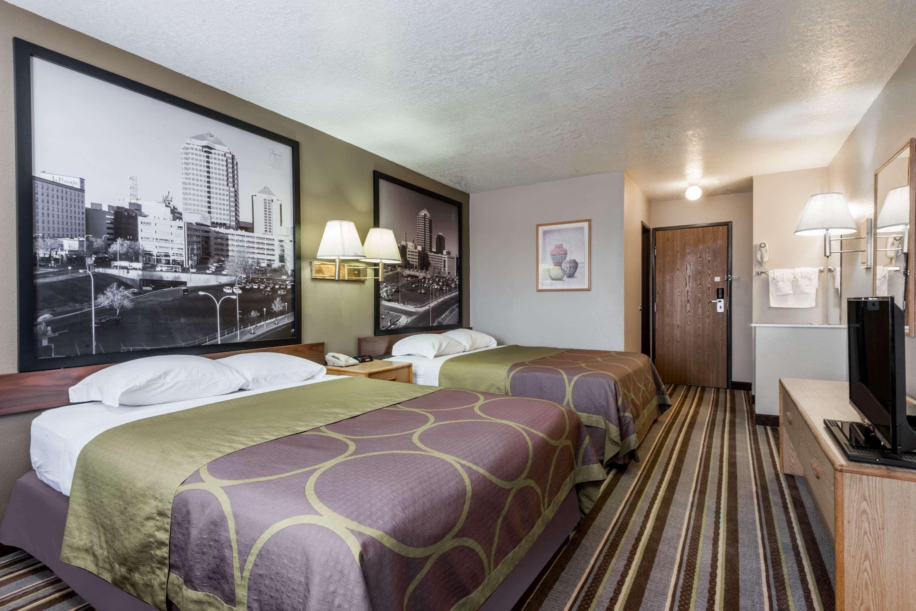 ซูเปอร์ 8 บาย วินด์แฮม เบอร์นาลิลโล Hotel ภายนอก รูปภาพ