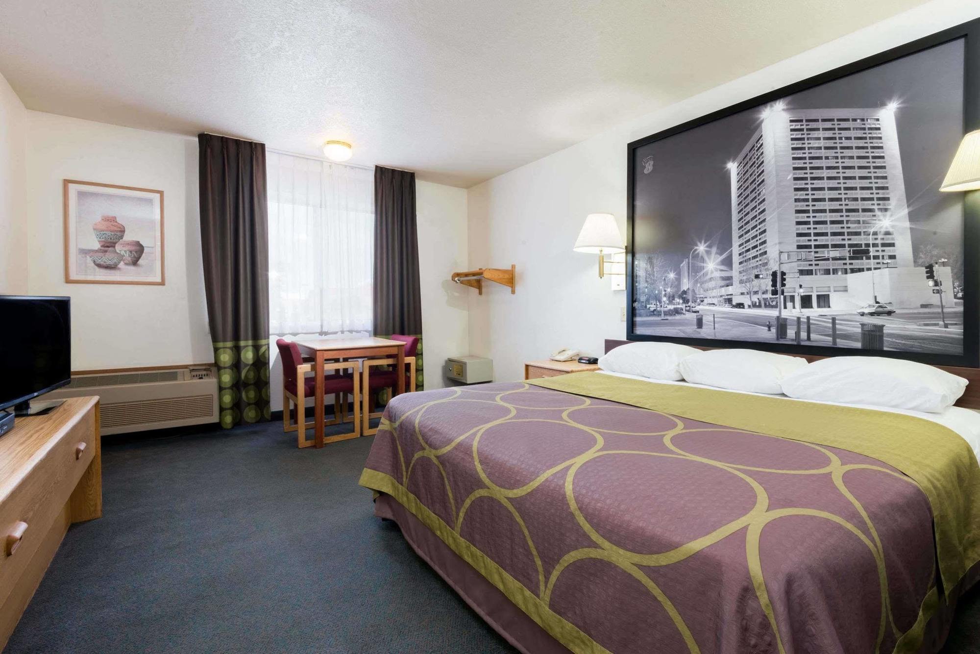 ซูเปอร์ 8 บาย วินด์แฮม เบอร์นาลิลโล Hotel ภายนอก รูปภาพ