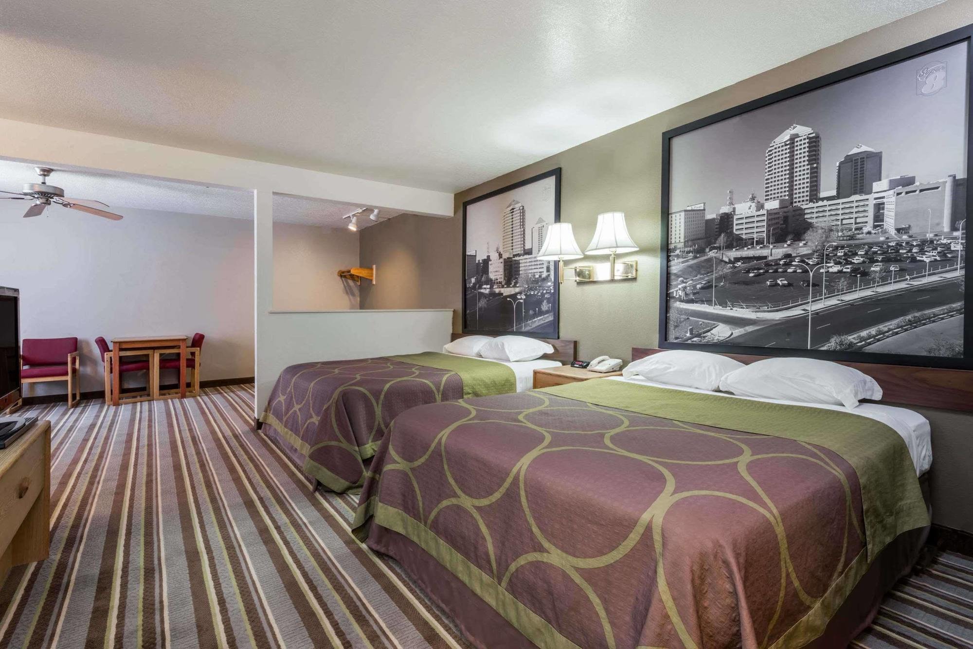 ซูเปอร์ 8 บาย วินด์แฮม เบอร์นาลิลโล Hotel ภายนอก รูปภาพ