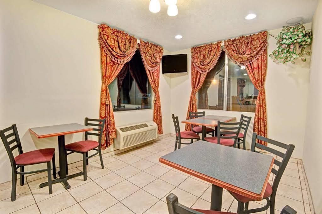 ซูเปอร์ 8 บาย วินด์แฮม เบอร์นาลิลโล Hotel ภายนอก รูปภาพ